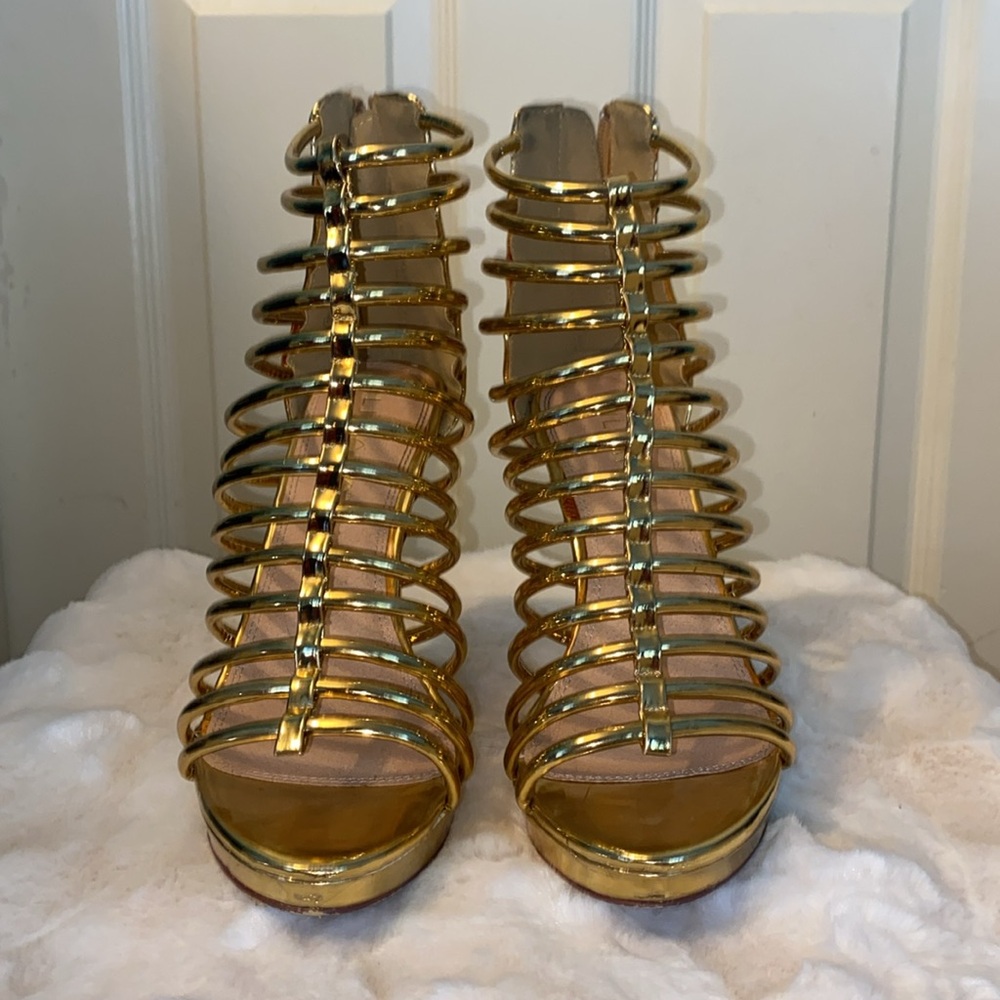 Sexy gold heels - Picture 4 of 8